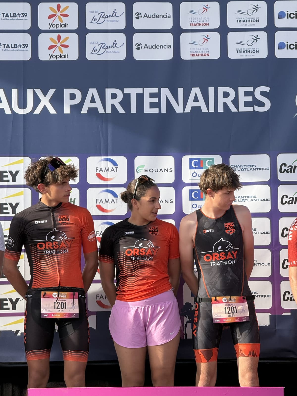 L'équipe d'Orsay Triathlon sur le podium à La Baule