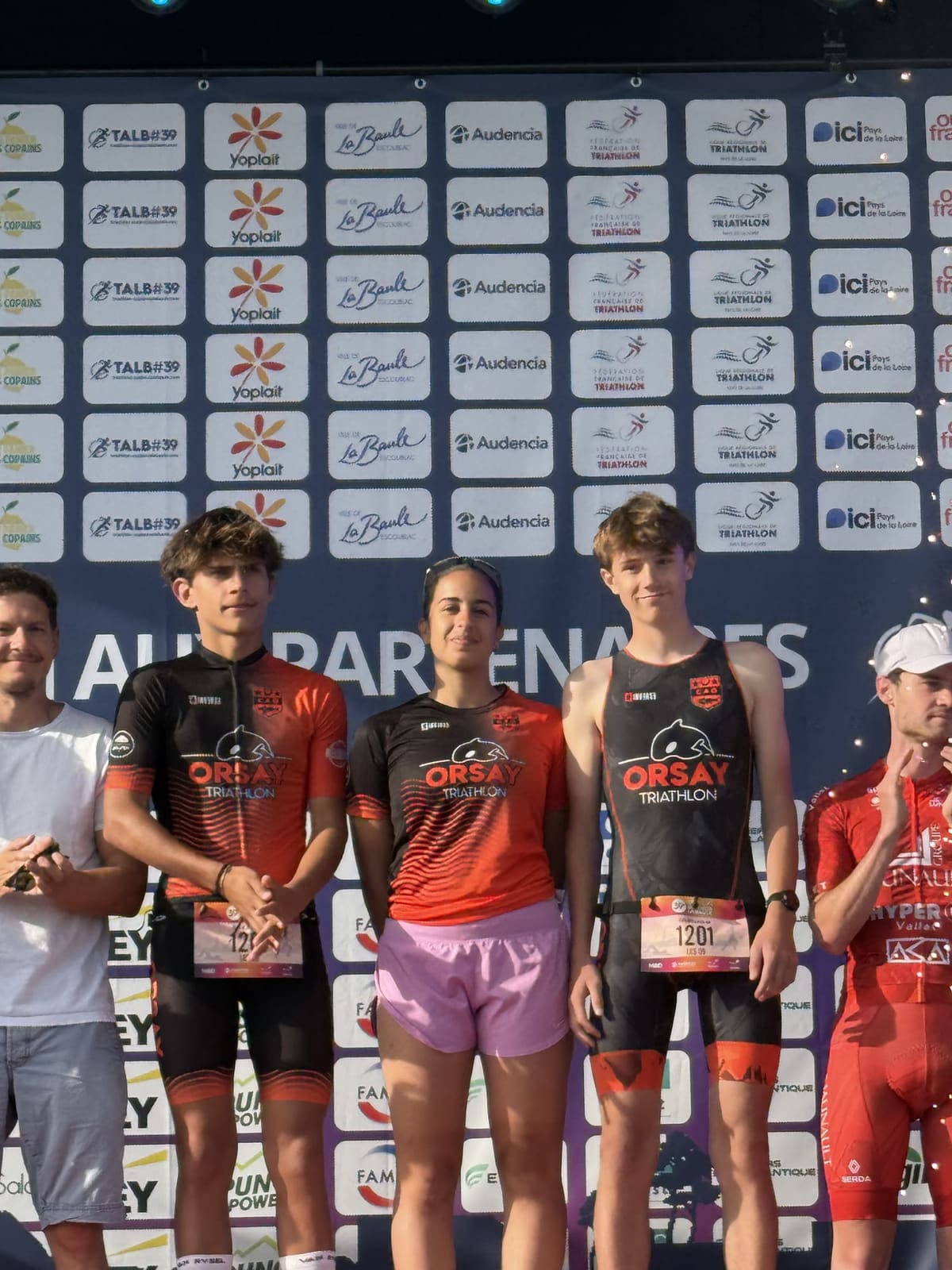 Photo d'équipe sur le podium de La Baule